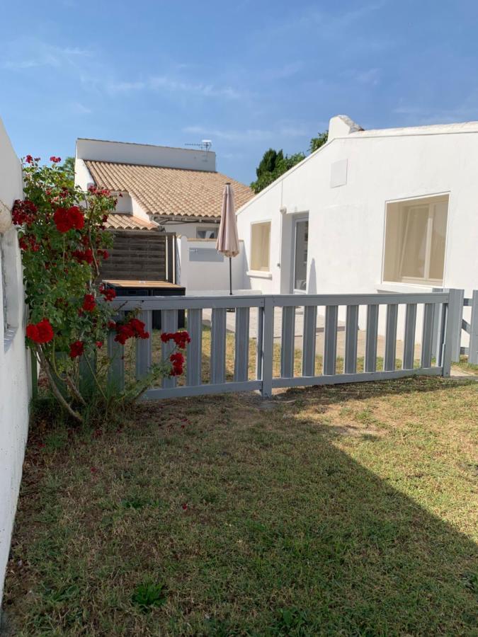 Hotel Mas des Lys Saintes-Maries-de-la-Mer Exterior foto