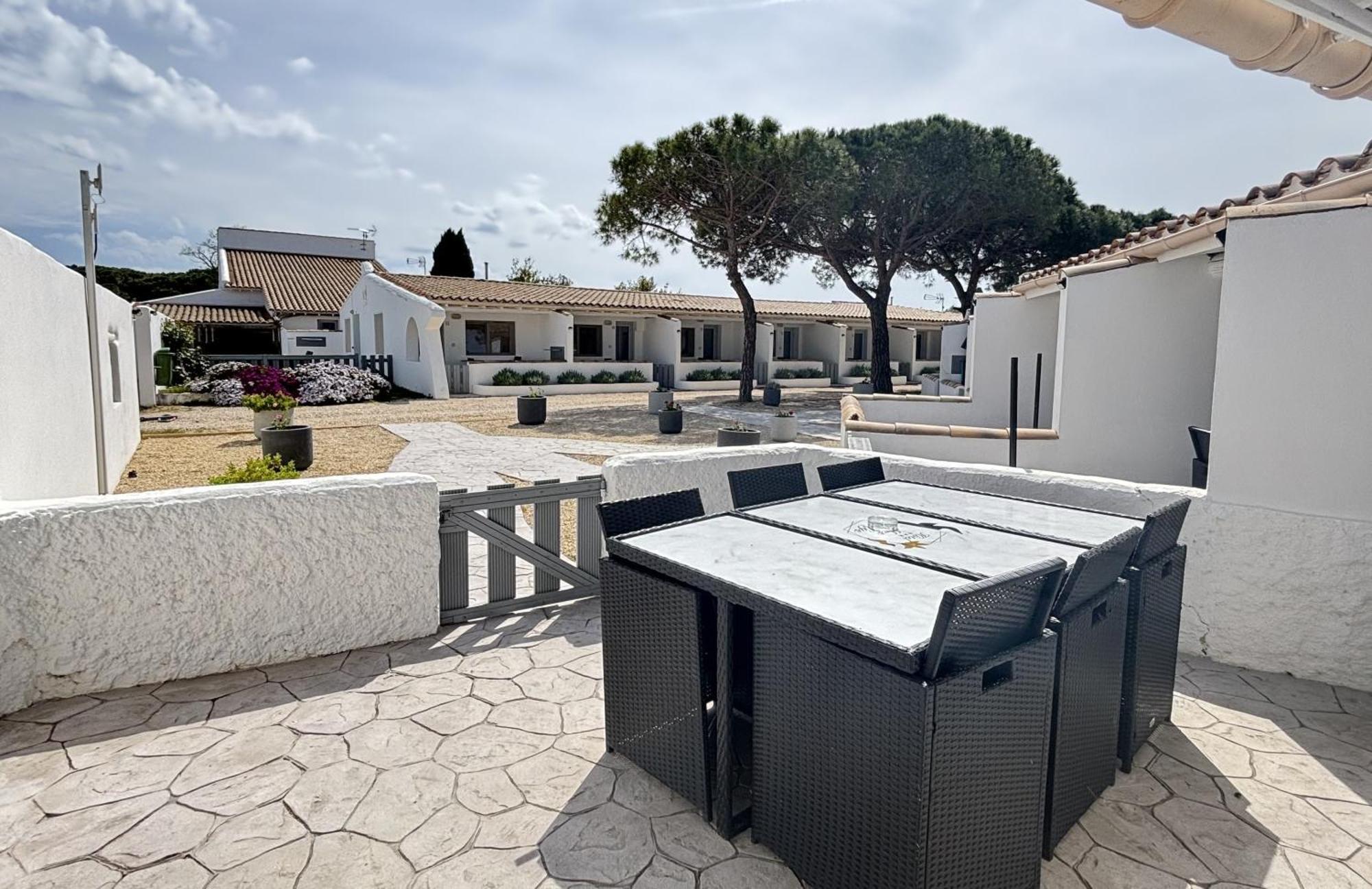 Hotel Mas des Lys Saintes-Maries-de-la-Mer Exterior foto