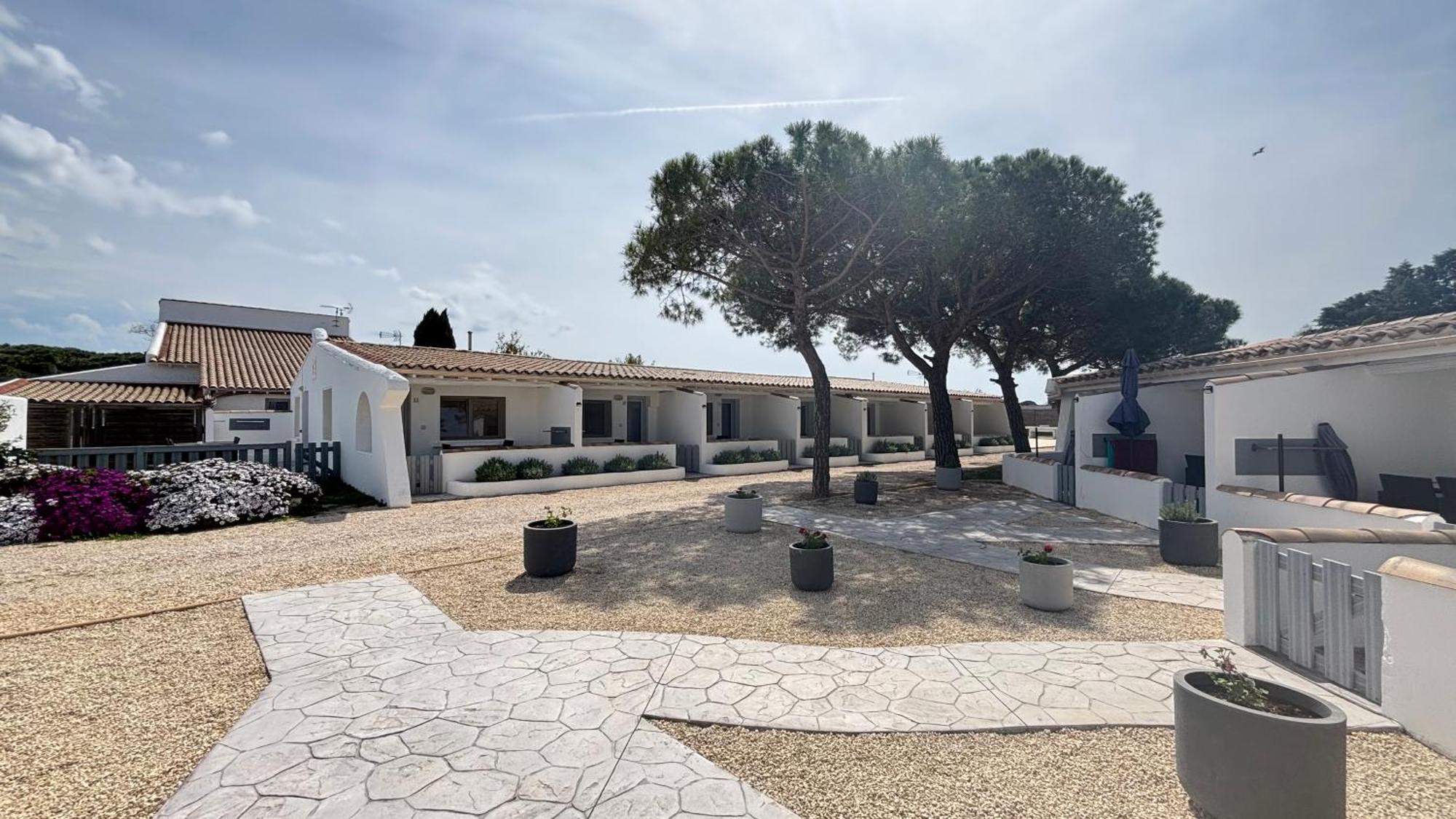 Hotel Mas des Lys Saintes-Maries-de-la-Mer Exterior foto