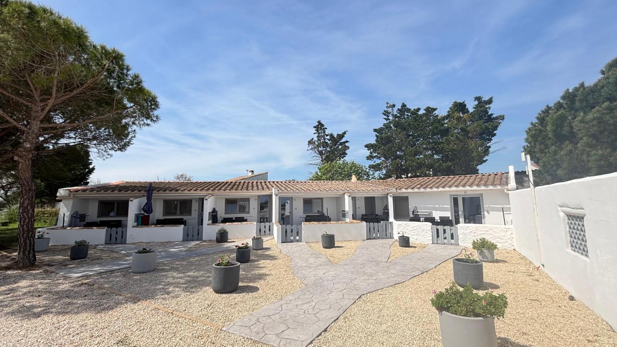 Hotel Mas des Lys Saintes-Maries-de-la-Mer Exterior foto