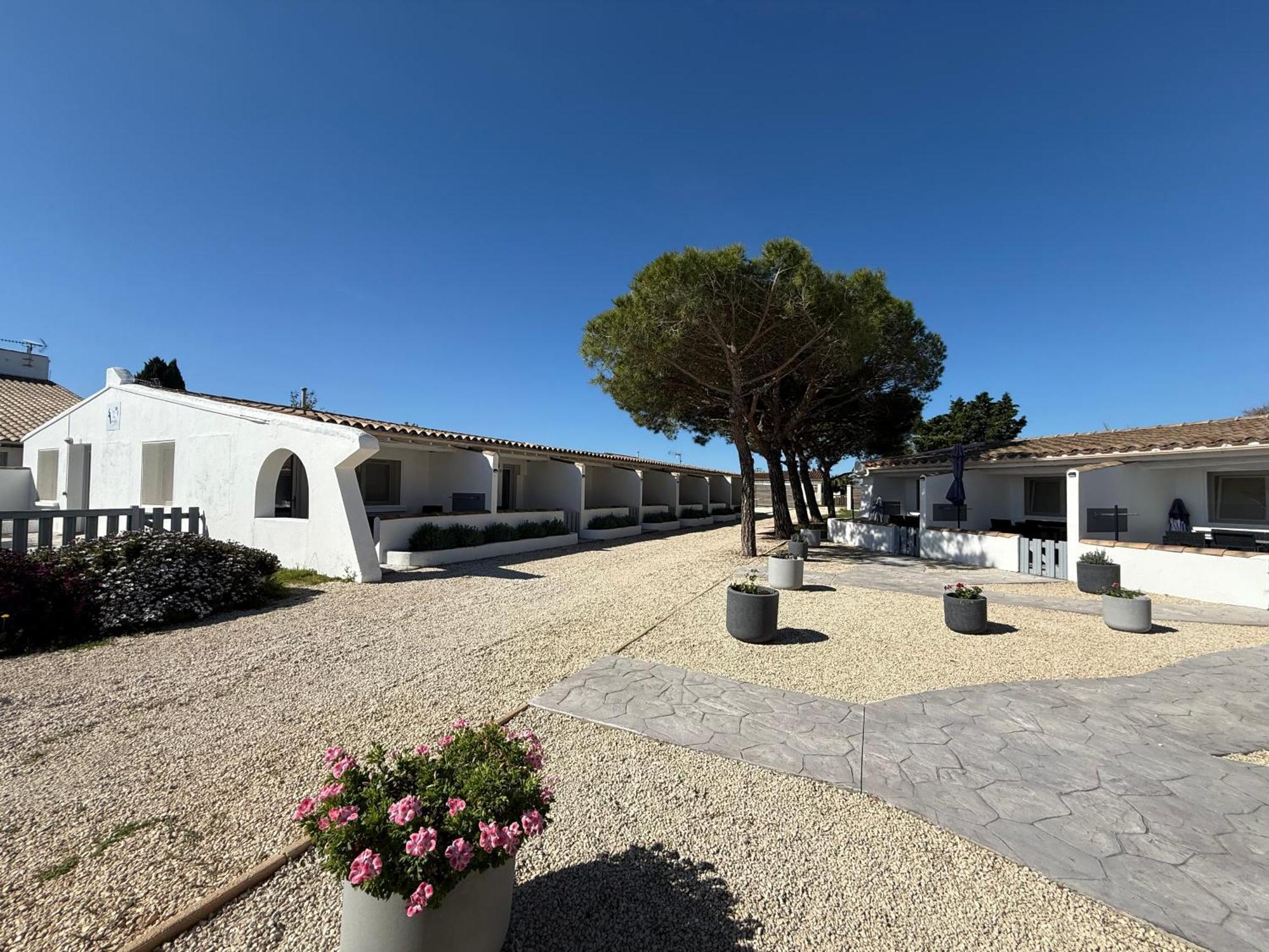 Hotel Mas des Lys Saintes-Maries-de-la-Mer Exterior foto